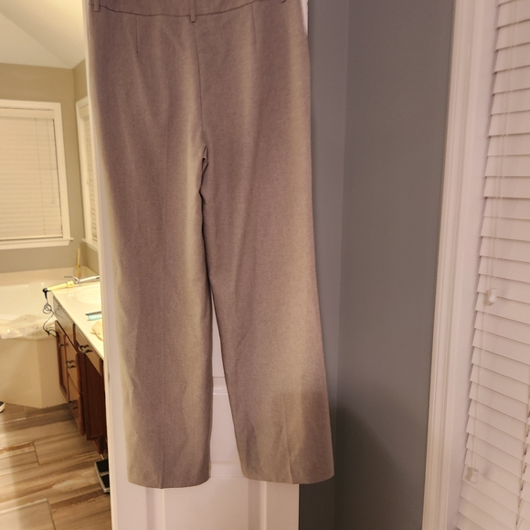 High-Rise Tailored Wide-Leg Trousers in Light Gray - Picture 3 of 4